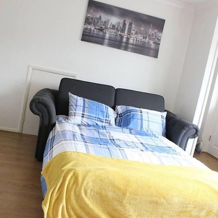 Private & Comfortable 2 Bedroom Home Away From Home Stanwell Εξωτερικό φωτογραφία