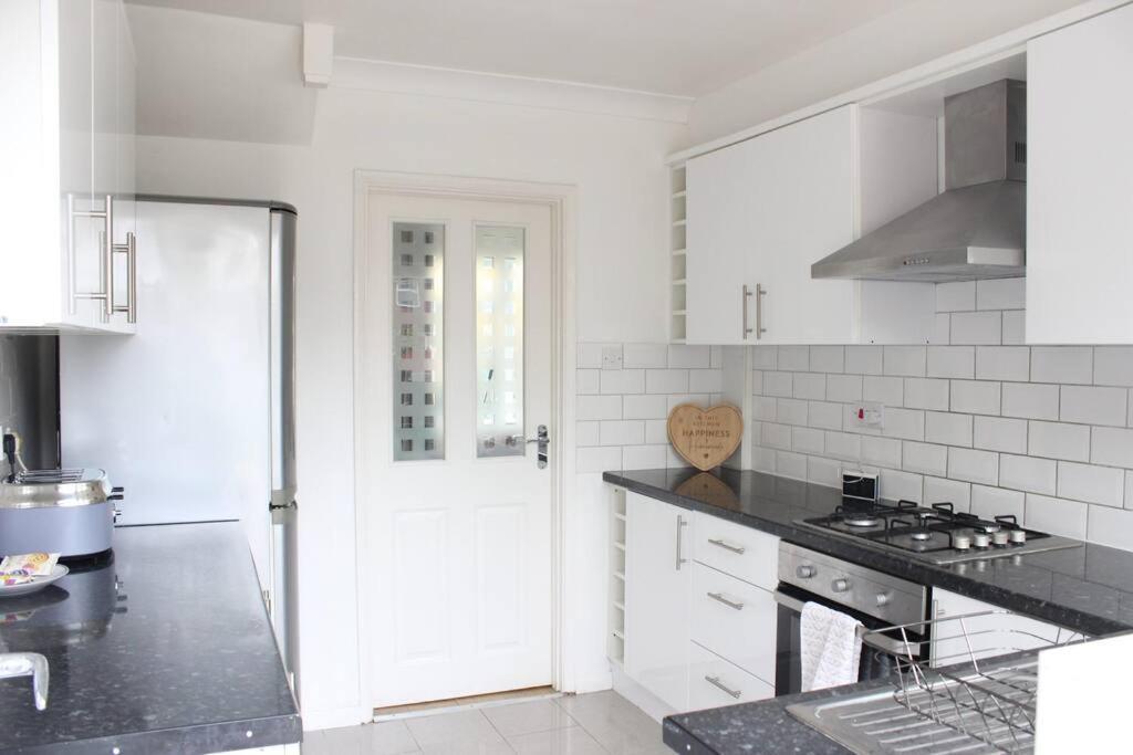 Private & Comfortable 2 Bedroom Home Away From Home Stanwell Εξωτερικό φωτογραφία