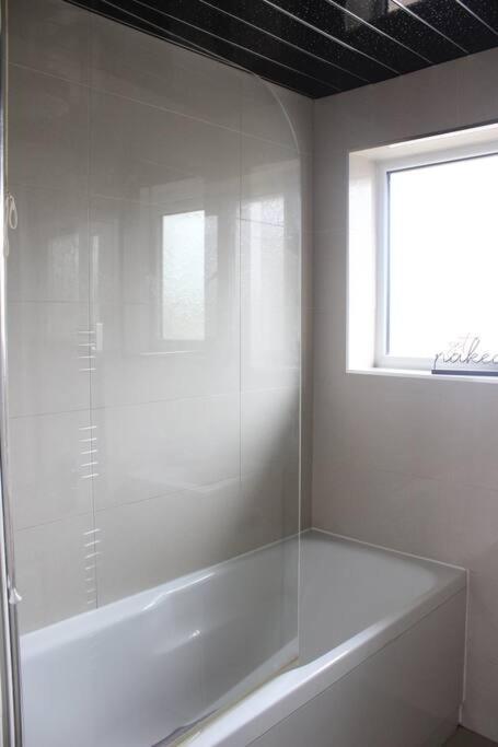 Private & Comfortable 2 Bedroom Home Away From Home Stanwell Εξωτερικό φωτογραφία
