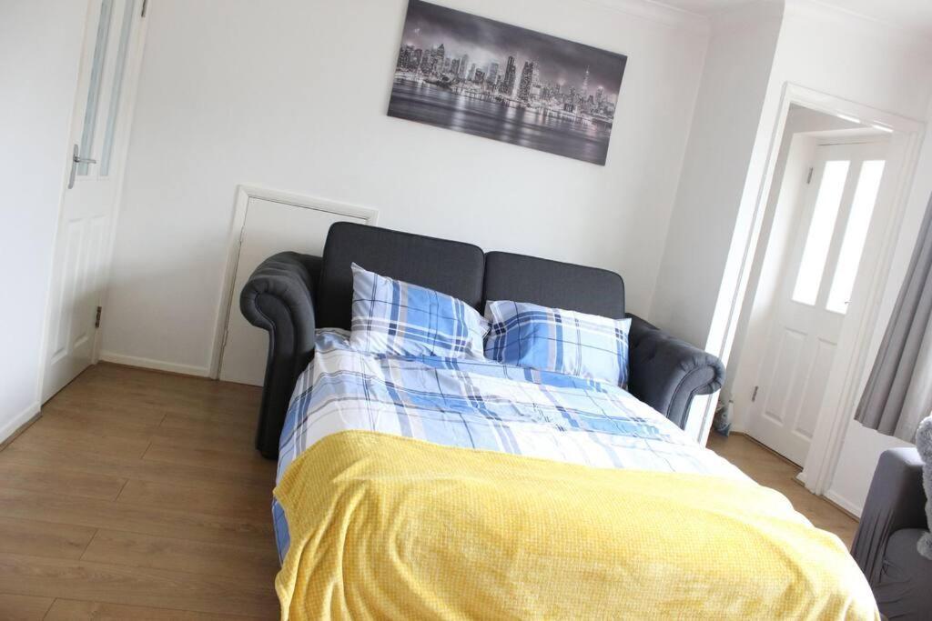 Private & Comfortable 2 Bedroom Home Away From Home Stanwell Εξωτερικό φωτογραφία