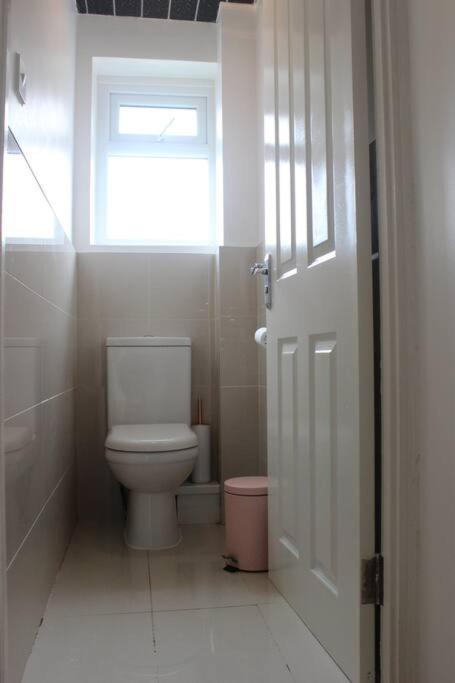 Private & Comfortable 2 Bedroom Home Away From Home Stanwell Εξωτερικό φωτογραφία