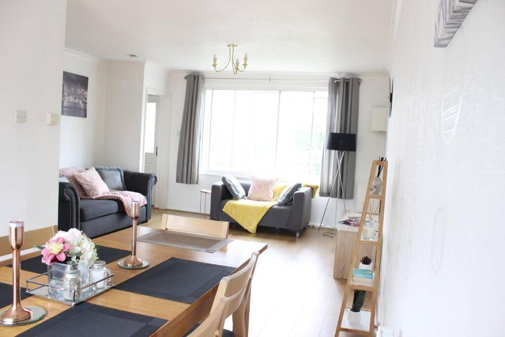 Private & Comfortable 2 Bedroom Home Away From Home Stanwell Εξωτερικό φωτογραφία