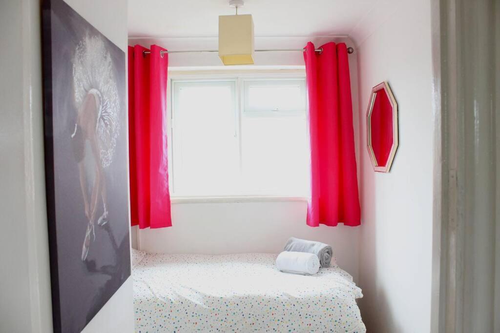 Private & Comfortable 2 Bedroom Home Away From Home Stanwell Εξωτερικό φωτογραφία